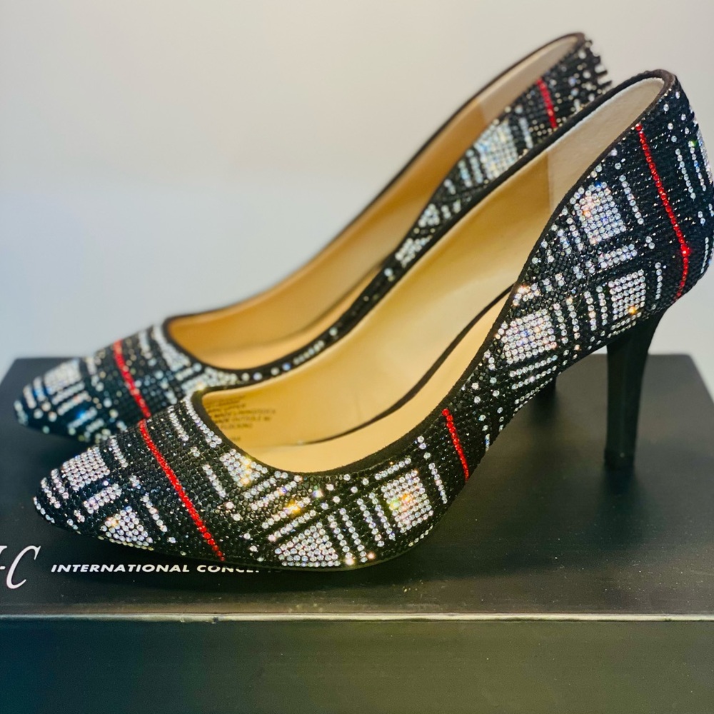NIB INC International Concepts Red Black Silver Plaid Rhinestone Pumps. Size 6